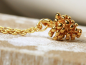 Preview: Tannenzapfen Halskette vergoldet als minimalistischer Herbst Schmuck und als außergewöhnliches Geschenk für Sie und Naturfreunden